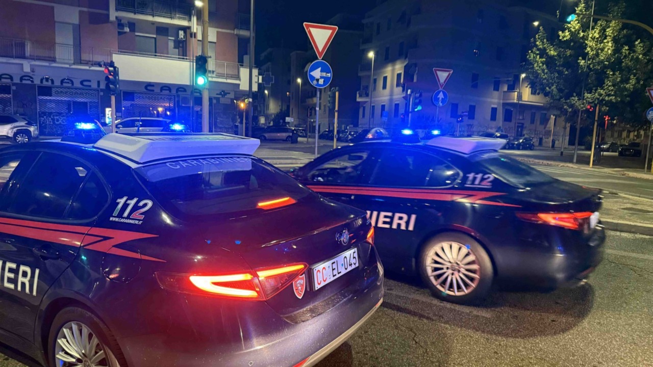 Ferito al collo mentre tenta di sedare una lite