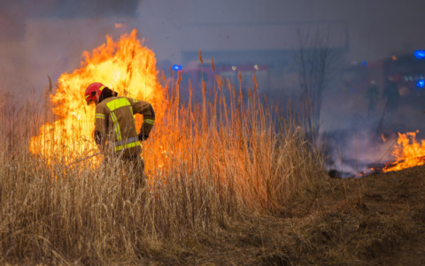 Incendio notturno coinvolge un’abitazione in ristrutturazione