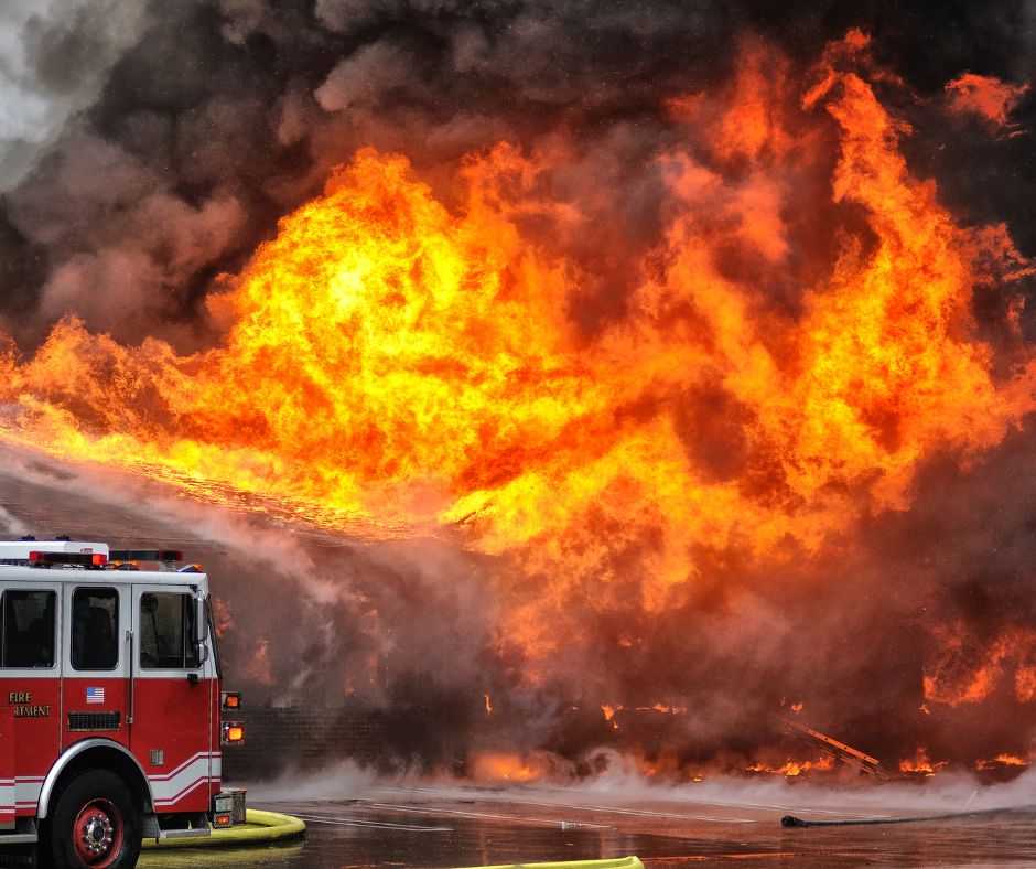 Incendio su un Intercity: evacuati passeggeri e due soccorsi