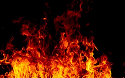 Incendio di un autotreno sulla A1 provoca traffico in tilt verso Milano
