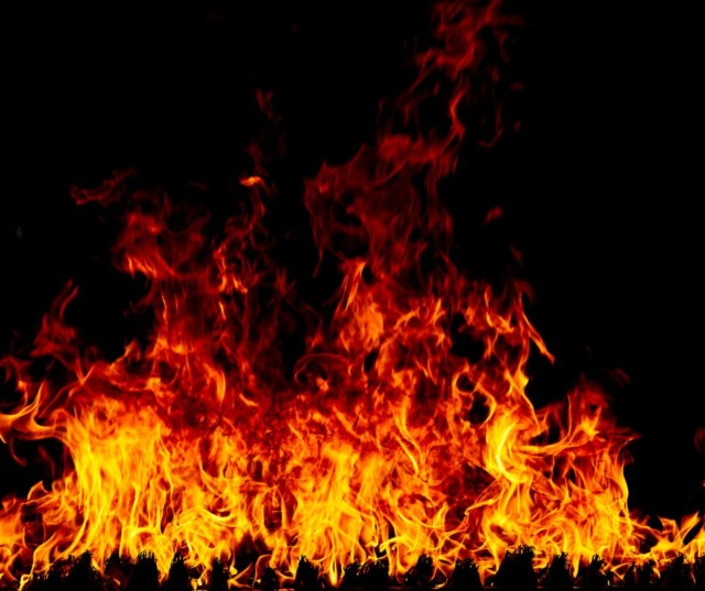 Incendio di un autotreno sulla A1 provoca traffico in tilt verso Milano