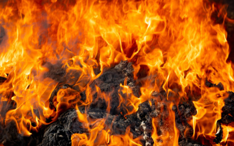Incendio di un veicolo sulla SP27: trovato un corpo senza vita