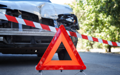 Auto ribaltata, due giovani ferite nell’incidente