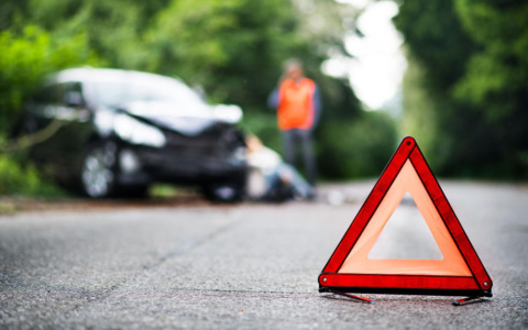 Incidente tra due auto interrompe la circolazione