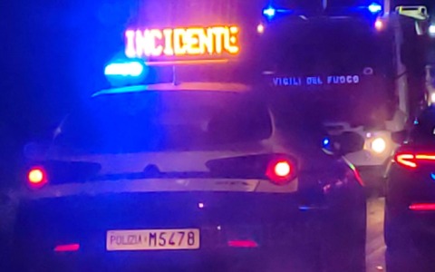Tragedia in un supermercato: uomo di 49 anni investito da un camion