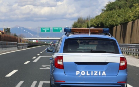 Due minorenni arrestati per rapina violenta a un ventenne in stazione