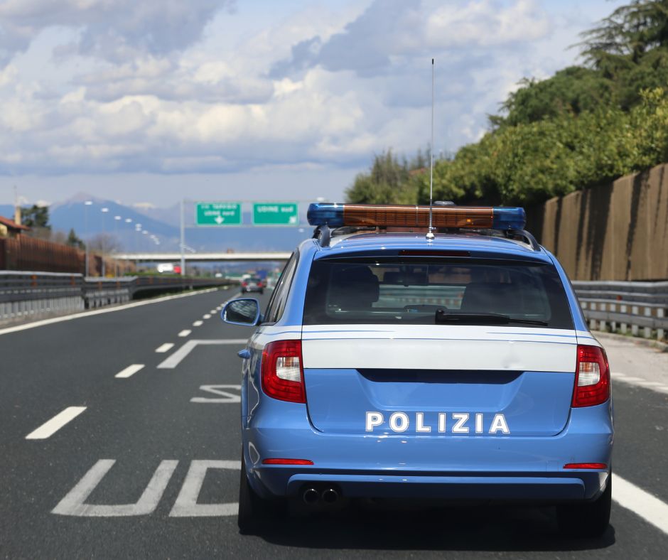 Due minorenni arrestati per rapina violenta a un ventenne in stazione