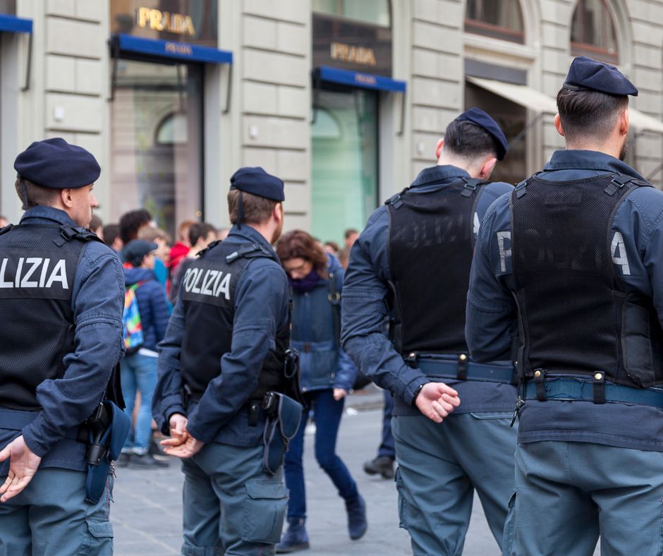 Allerta a Borasca per transenne spostate e schiamazzi notturni