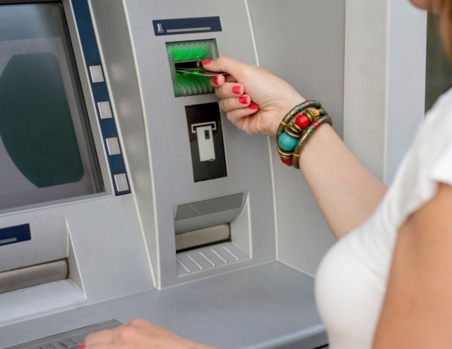 Esplosivo contro il bancomat della Bcc a Mulazzano